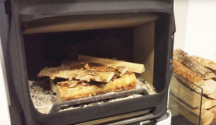 Logs in the fireplace. Photo.