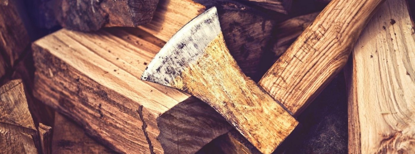 Leña cortada y abierta para estufas y chimeneas